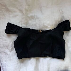 Dissh linen off shoulder or can wear regular crop top